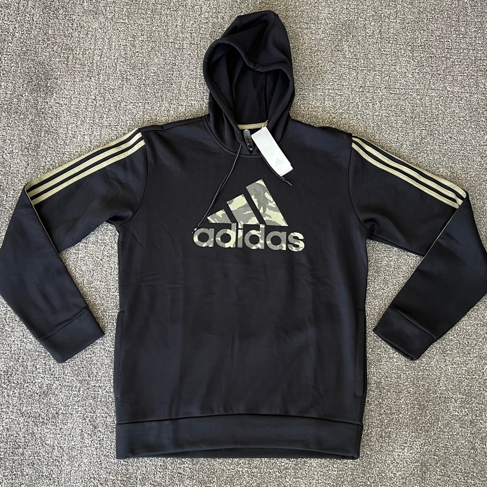 Adidas Essentials Badge of Sport Fleece Hoodie Black Camo Logo Men’s Size Medium